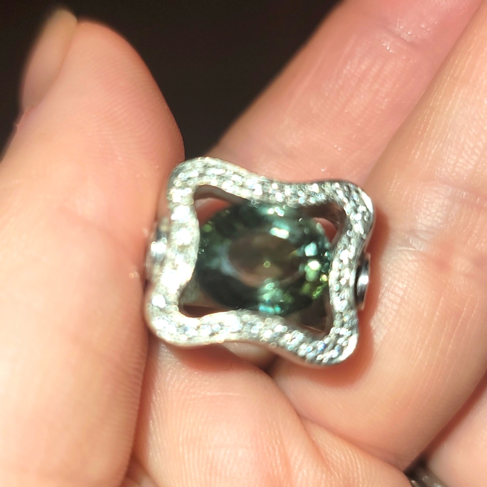 18k Green Sapphire Diamond Ring